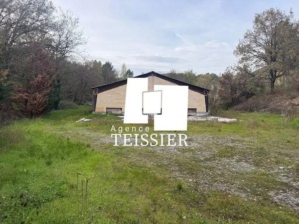 Local 400 m²