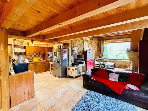 Maison 2 pièces 82 m²