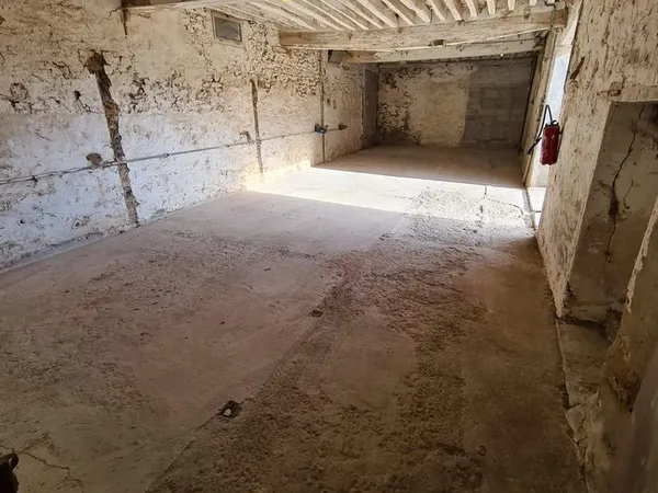 Local de stockage 95 m² - plain-pied - accès utilitaire - proche Rambouillet