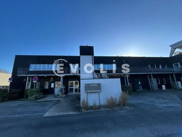 Bureau 932 m²