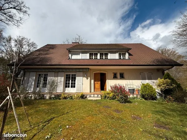 Maison d'architecte au Bois du Roy à Chevigny Saint Sauveur, 280 m² habitables et 1600 m² de terrain