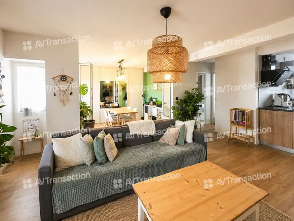 AU COEUR DE GRATTE CIEL - BEAUT4 de 64 m2-Balcon- Parking + Cave