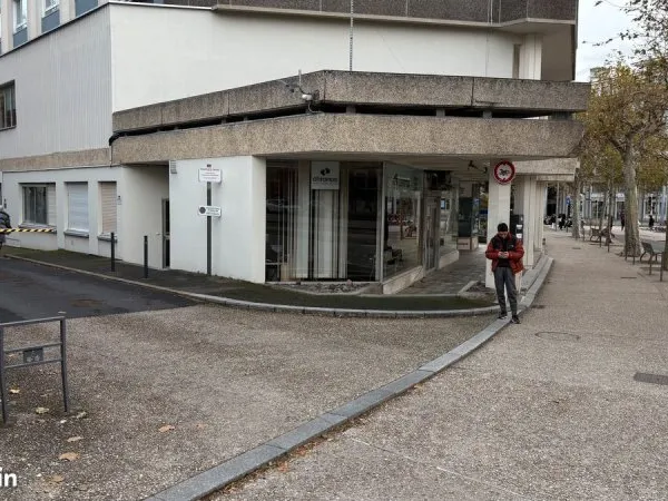 Local RDC 54 m² Centre Ville Bd Charles de Gaulle