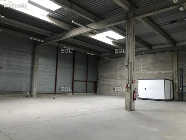 Local d'activité 1 634 m²