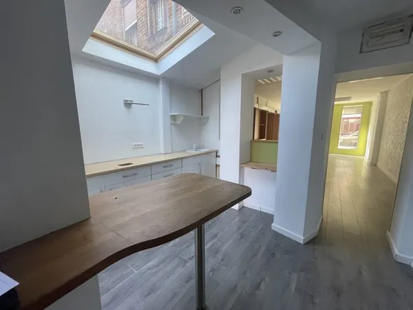 Immeuble avec Local commercial et Appartement à Avesnes le C