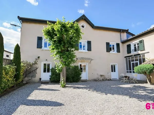 MAISON ANCIENNE AVEC PISCINE COEUR DE VILLAGE