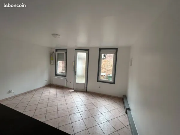 Maison 2 chambres dans cours privée proche de la gare