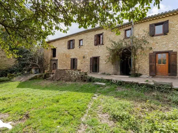 Maison en pierre de 10 pièces principales