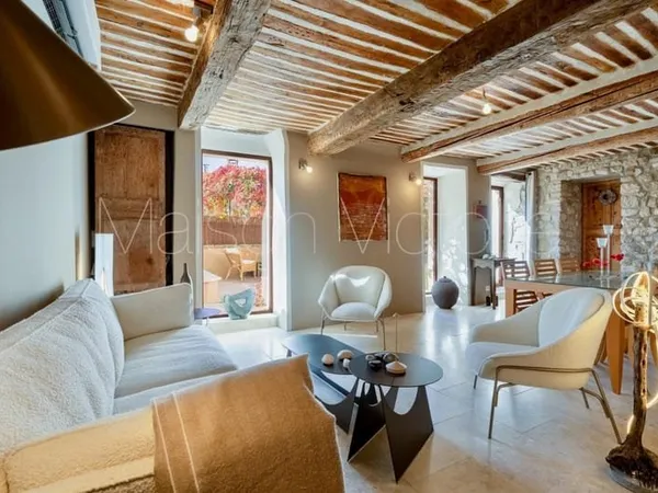 Superbe maison de village rénovée au coeur de Rustrel.