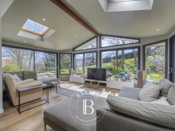 BARNES Pays-de-Gex - THOIRY - QUARTIER RÉSIDENTIEL - VILLA D'ARCHITECTE AVEC VUE MONT-BLANC