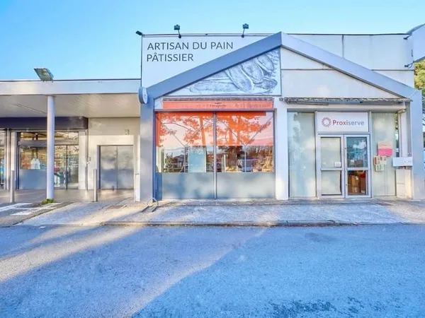 Local commercial 108 m² - L'Aiguillon -Emplacement idéal