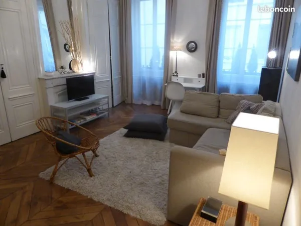 CHARME & CALME HYPERCENTRE Lyon grand T2 72 m² Quartier d'Ainay