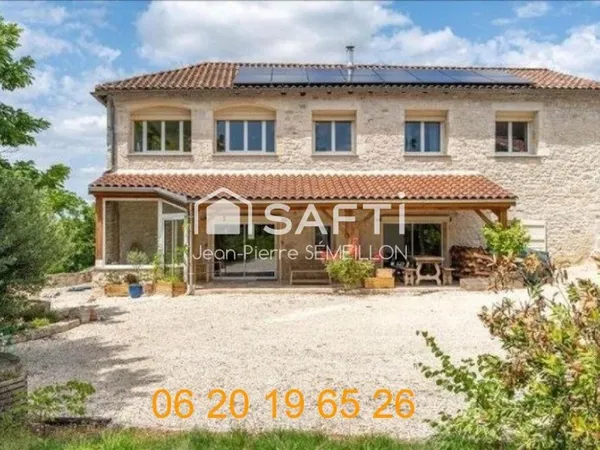 Maison en pierre 17ème siècle 250 M² terrain boisé 8000 M²