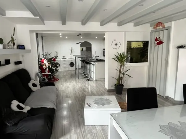 Maison T5 sur terrain de 350 m2 environ