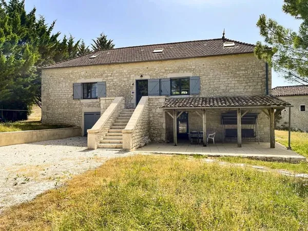 Superbe maison en pierre avec piscine à vendre à Montaigu-de-Quercy