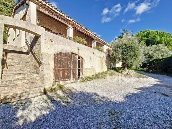 Villa de Charme à Tourrettes-sur-Loup ! Vue panoramique vers la mer et les collines!