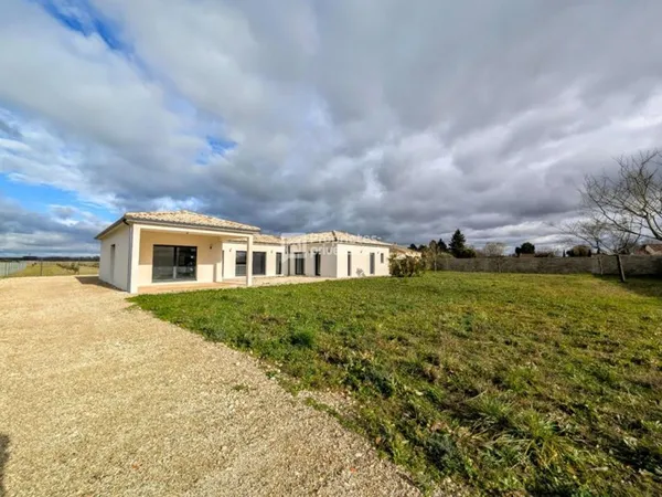 Maison Contemporaine 2024 Nouveau Prix 4 pièce(s) 158 m2 SECTEUR LES MAITERIES PROCHE DE JARNAC