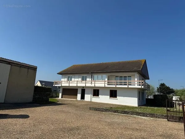 Maison 8 pièces 230 m²
