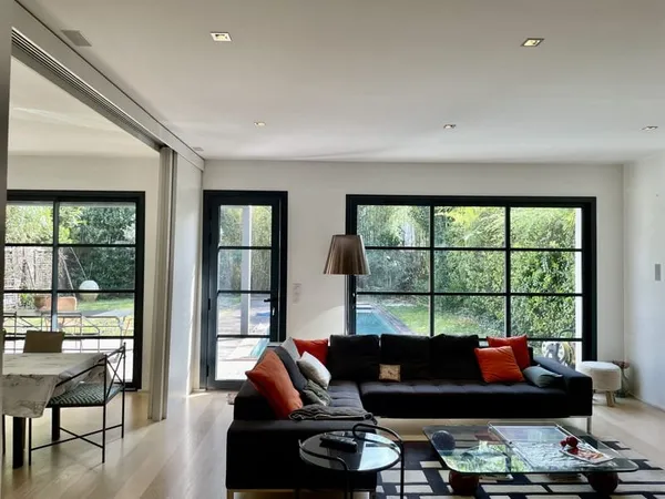 COTE PAVEE , MAISON RENOVEE PAR ARCHITECTE, JARDIN, PISCINE