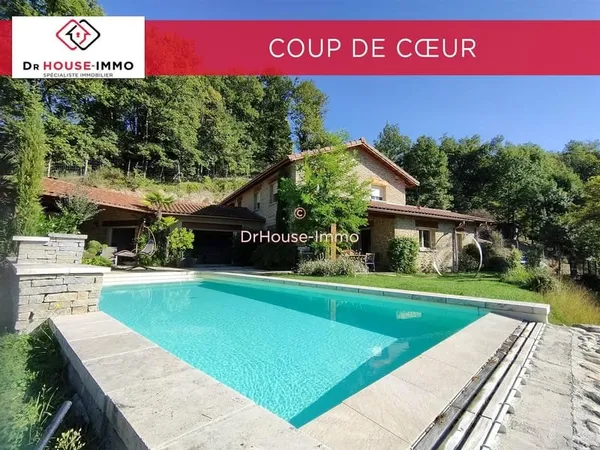 Magnifique villa confortable de 7 pièces avec piscine et grand terrain, à Saint-Vérand.