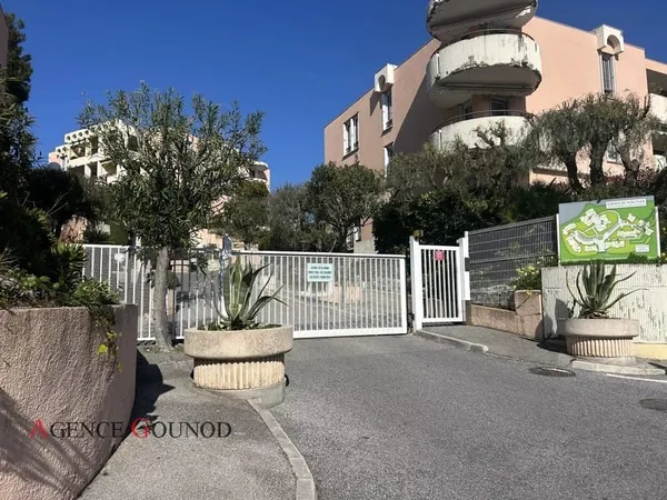 Magnifique appartement T4 avec balcon et garage fermé