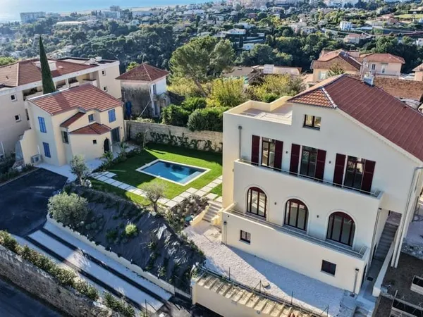 Propriété de 2 maison entièrement rénovées avec vue mer