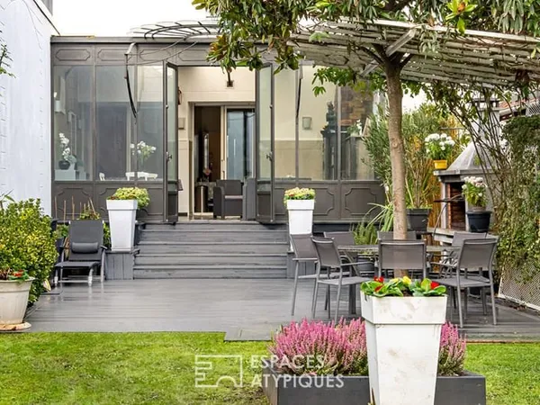 Belle maison d'architecte avec jardin paysagé pour habitation et activité professionnelle