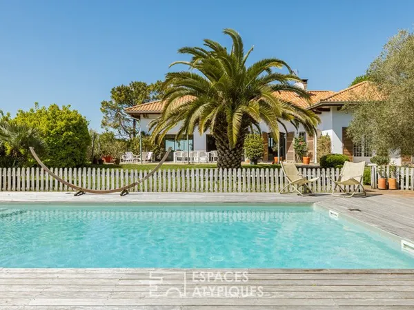 Maison lumineuse nichée dans un écrin de verdure entre plages et campagne