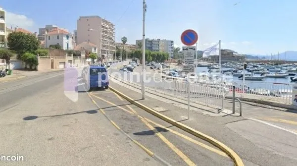 Service immobilier 70 m²