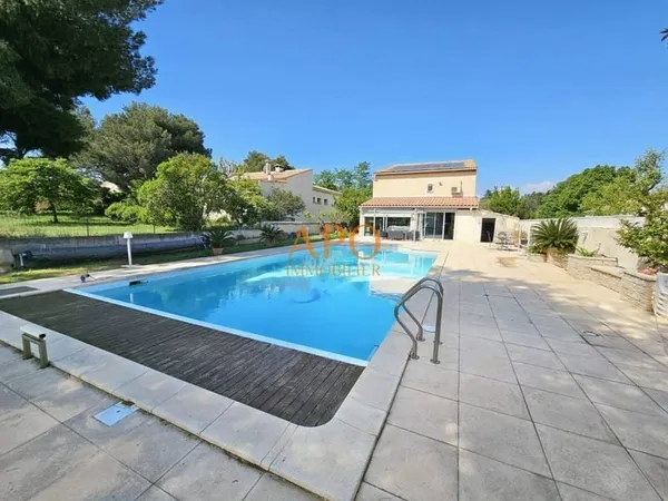 Maison 10 pièces 310 m²