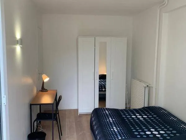 Studio 1 pièce 100 m²