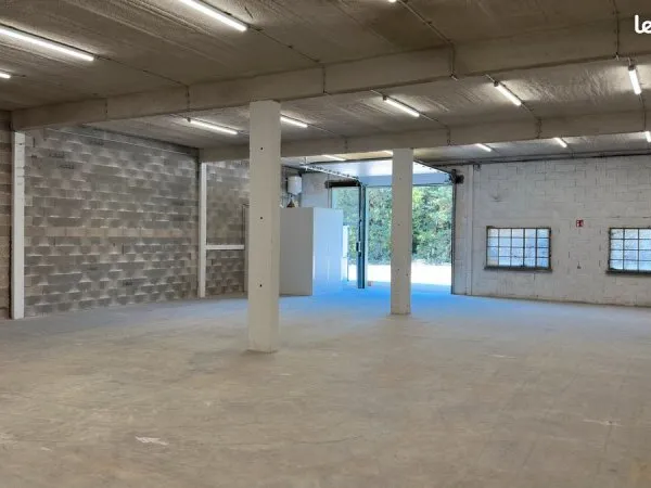 Local d'activité 213m²