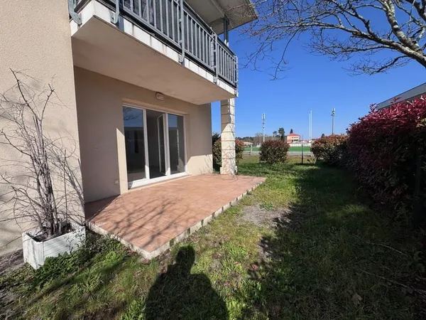 Appartement T3 - 63m2 - avec terrasse, jardin et parkings