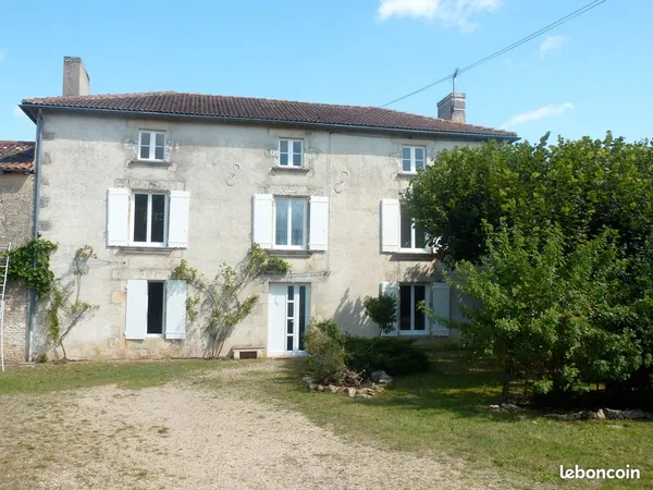 Belle maison Poitevine T5+ VOUILLE 143m2