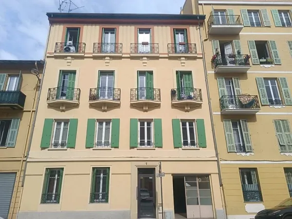 NICE Riquier/République - 3P - traversant - balcon - cave
