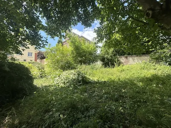 Terrain 602 m²