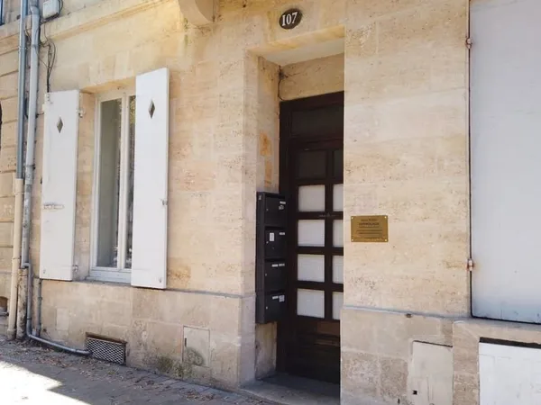 Location cabinet cours d'Albret