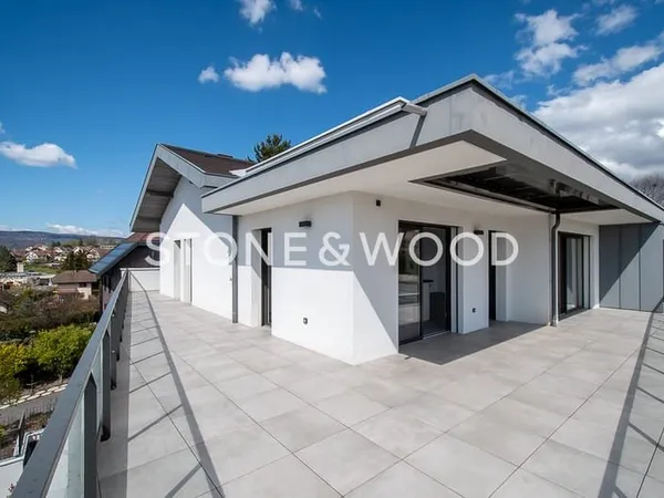 Appartement en dernier étage avec terrasse et vue imprenabl