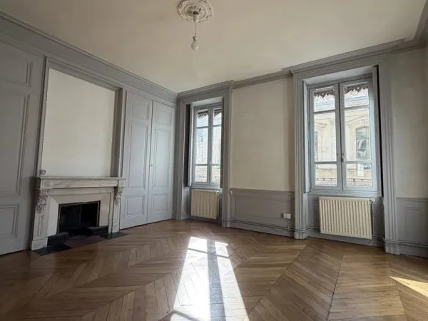 T2 RUE DE LA BOURSE 69002 LYON