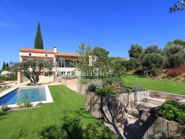 FONTVIEILLE - Parc Naturel des Alpilles: demeure de caractère avec piscine et parc paysagé