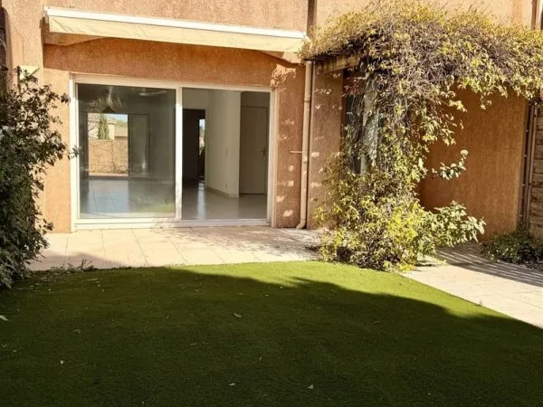 Maison avec vue sur la tour magne