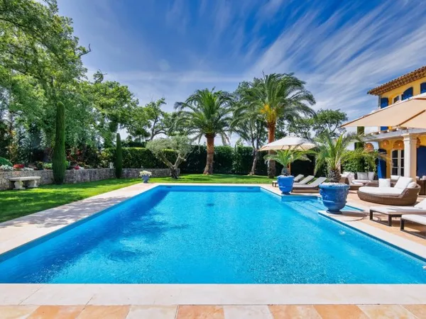 SAINT-TROPEZ - CENTRE VILLAGE - 6 CHAMBRES - PISCINE