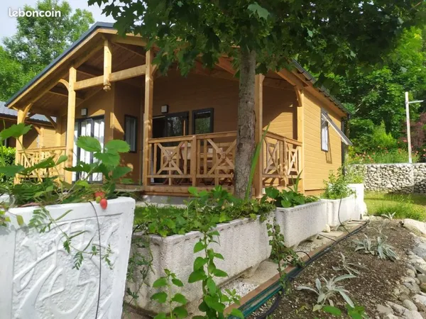 ARIEGE, CHALET PARFAIT ETAT camping du Lac de MERCUS GARRABET