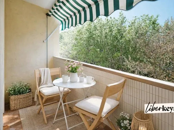 Grand T4 baigné de lumière - Traversant Est-Ouest, balcon et parc arboré de 2 000 m²
