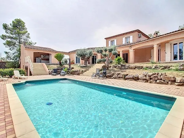 A VENDRE Maison spacieuse avec PISCINE et terrain clos et arboré de 4000m² - Un véritable coup de co