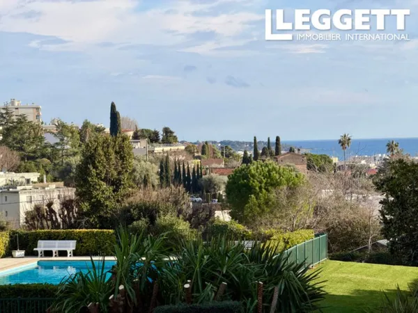 Antibes ? 47 m² rénové, vue mer, terrasse sud, piscine, parking