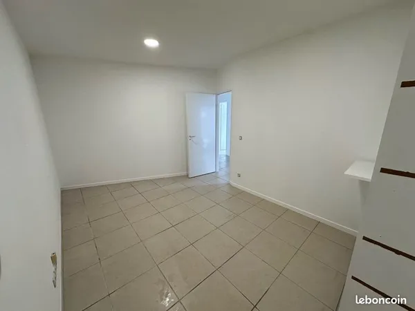 Local ou bureau 12m2 neuf toutes charges comprises