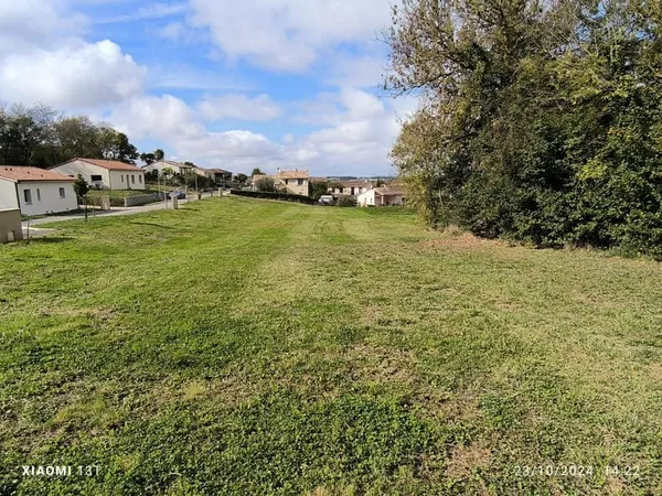 En vente 70000 EUR à Cologne (32) : terrain de 731m2