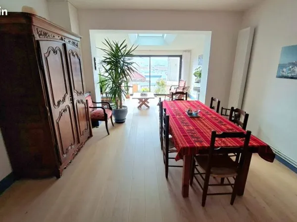 Maison entièrement rénovée, 5 pièces de 105 m²