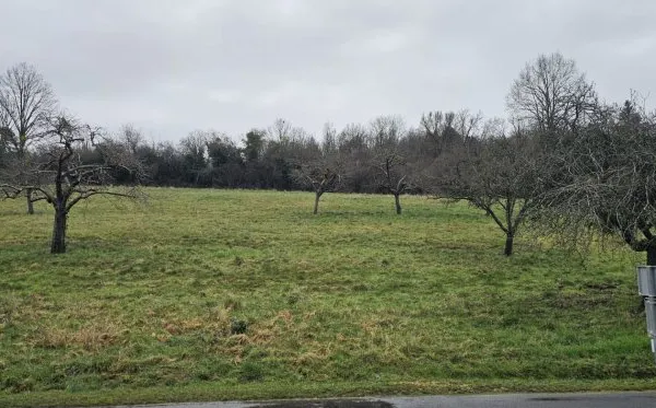 Terrain constructible de 800m2 - 16m de façade - proche LA FERTE SOUS JOUARRE - P1076